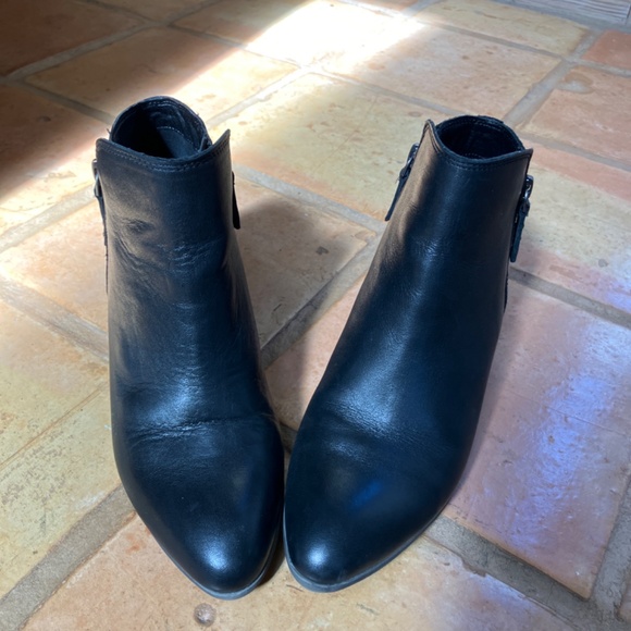 FRYE Judith Black Leather Ankle Bootie - Picture 7 of 9